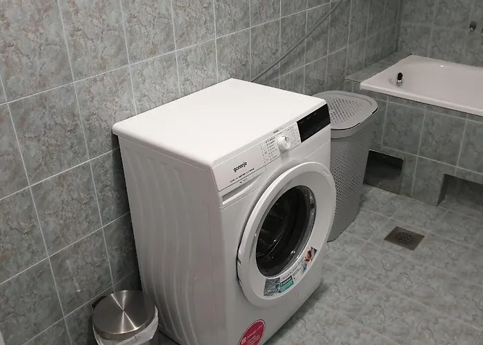 Ema 아파트 로비니